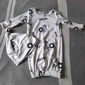Baby Knotted Sleeper Gown & Hat Set NWOT! - Tractor Farm, Black/White (0-3 mths)